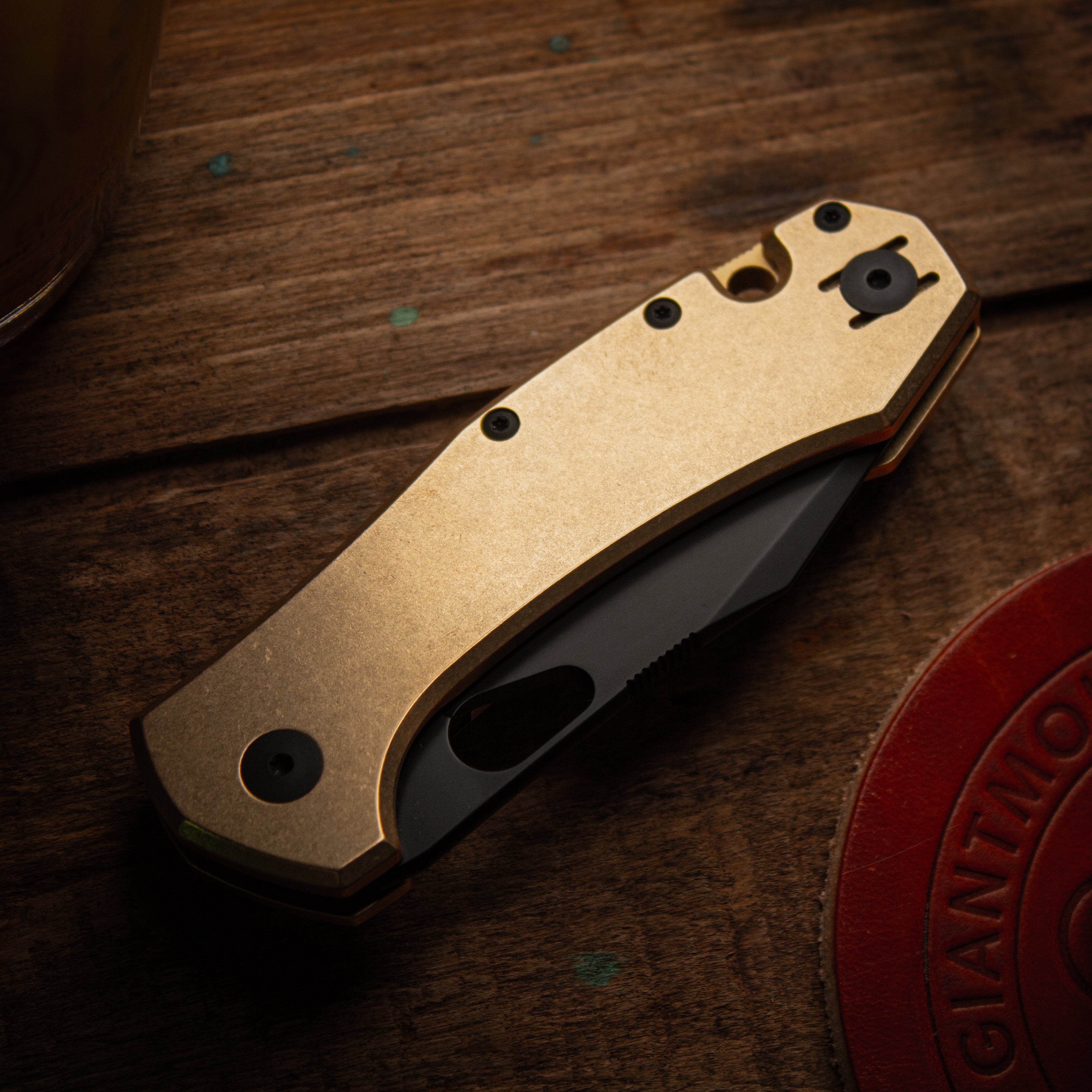 giantmouse-ace-atelier-klappmesser-flat-brass-elmax image 4
