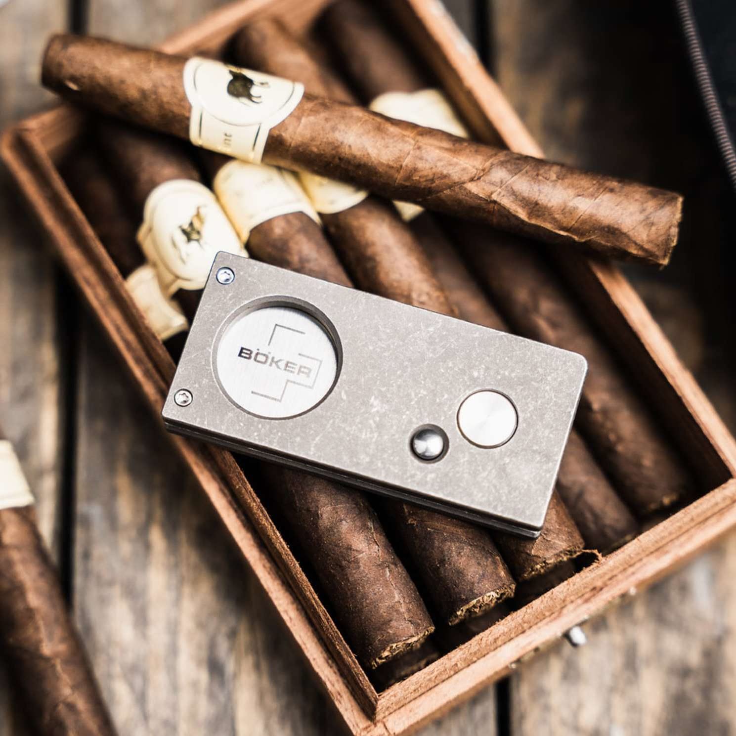 b-ker-plus-cigar-cutter-zigarrenmesser-titan-440c image 2