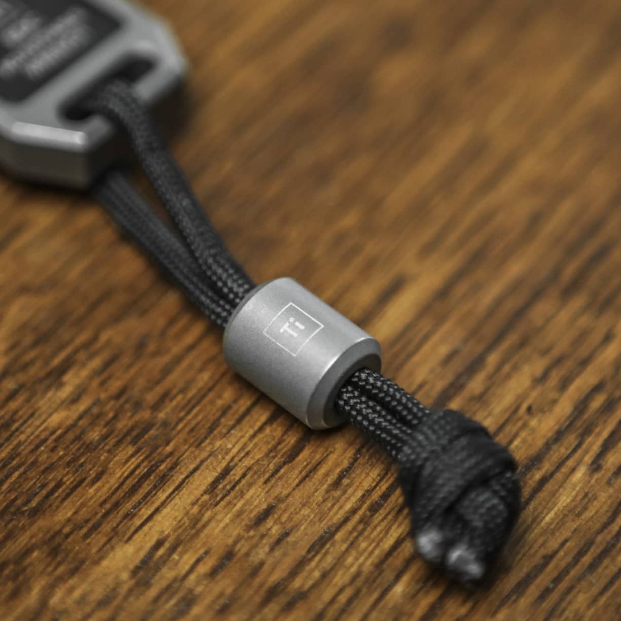 bigidesign-titanium-lanyard-bead-titan-perle-paracord-edc image 4