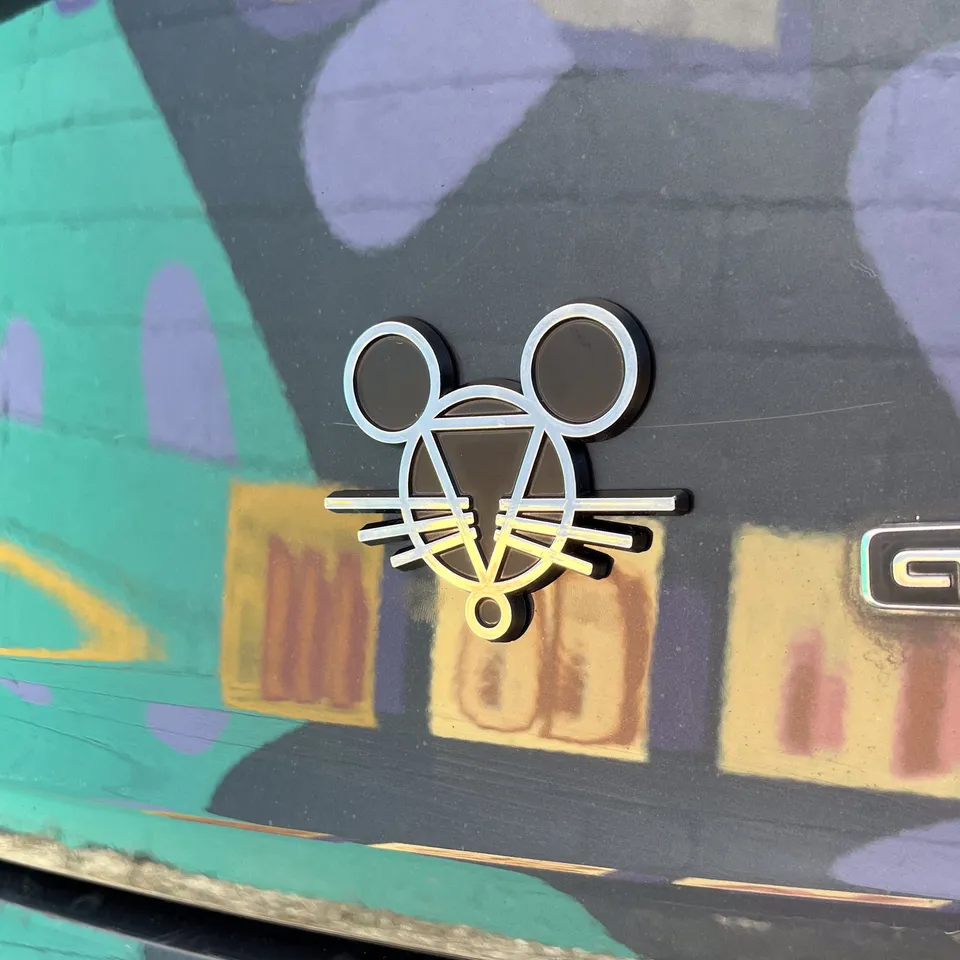 giantmouse-car-badge-auto-aufkleber-chrom-114-mm image 1