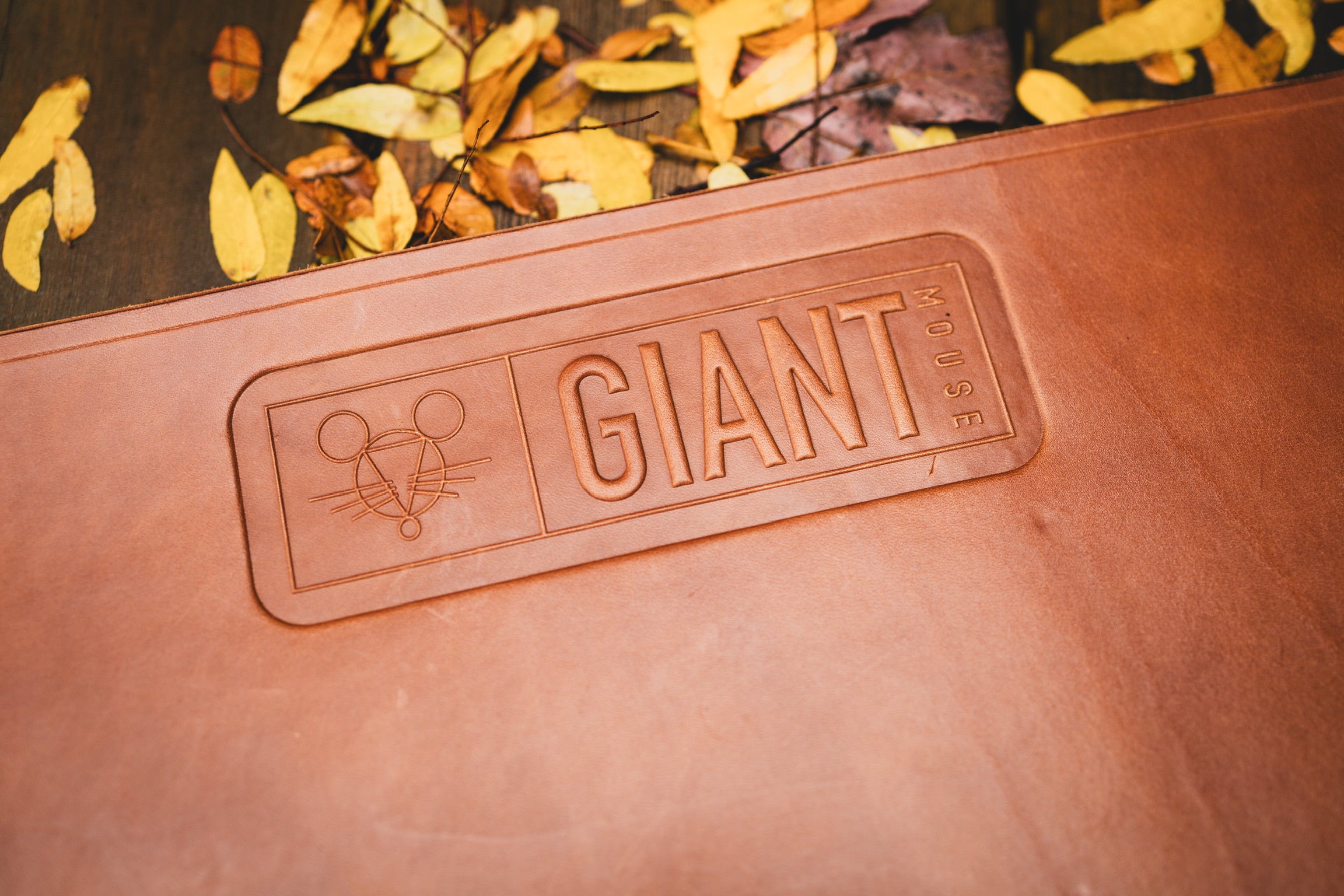 giantmouse-leather-mat-ledermatte-buck-brown-35-5-cm image 2