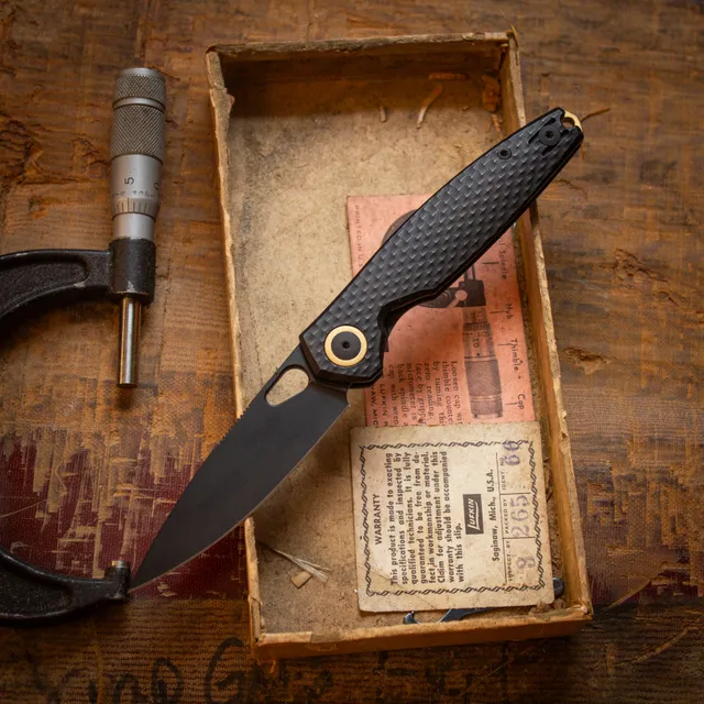 giantmouse-ace-reo-klappmesser-black-brass-titan image 1