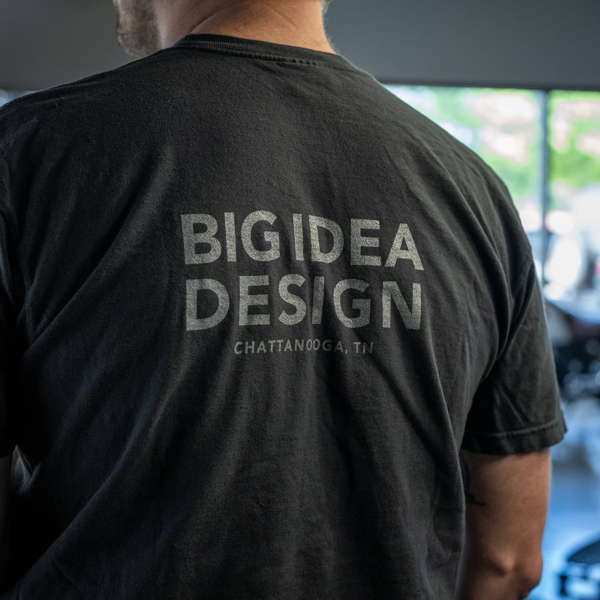 bigidesign-merch-black-ti-pocket-tee-t-shirt-schwarz image 1