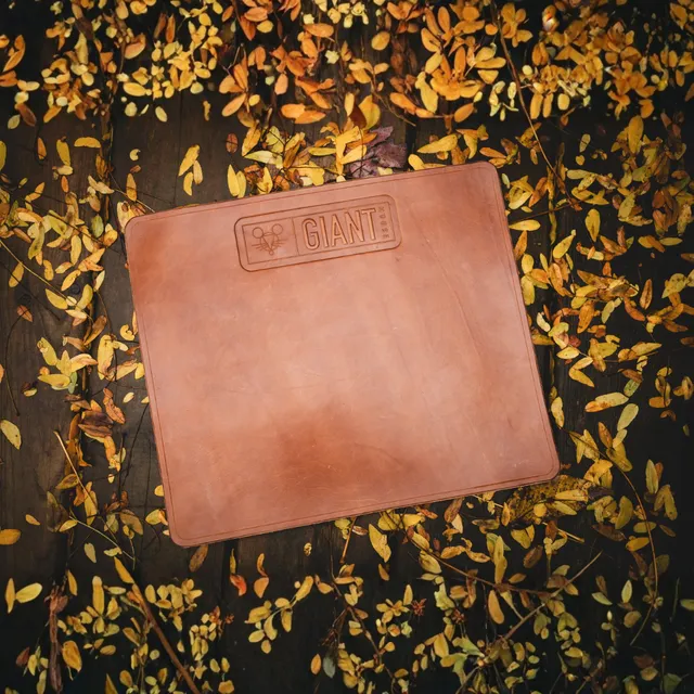 giantmouse-leather-mat-ledermatte-buck-brown-35-5-cm image 1