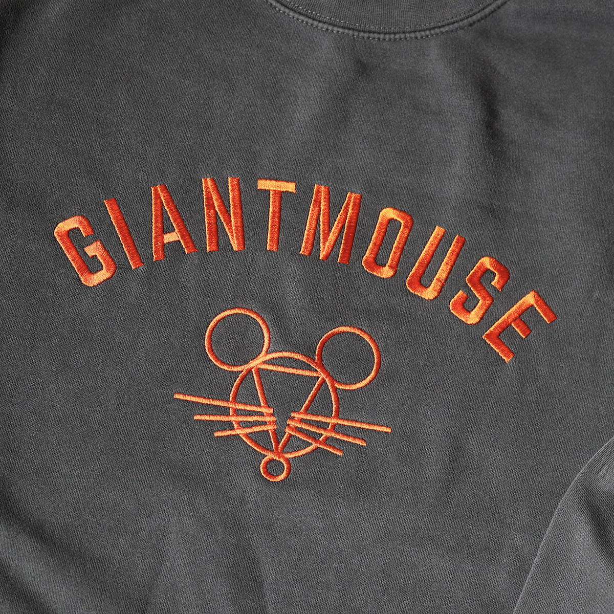 giantmouse-embroidered-crewneck-sweatshirt-pullover-baumwolle image 2