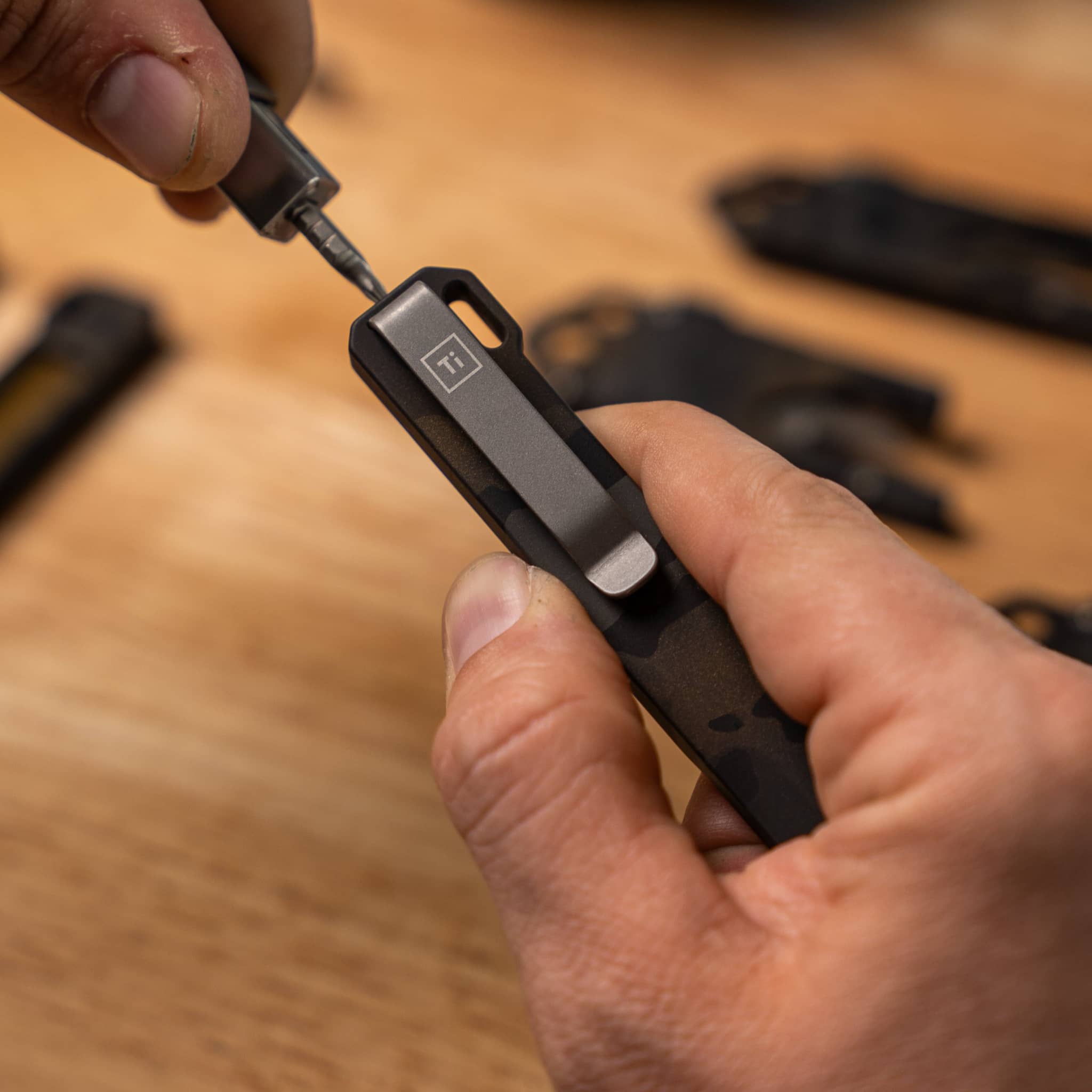 bigidesign-pens-bit-bar-inline-edc-tool-dark-camo-cerakote image 4