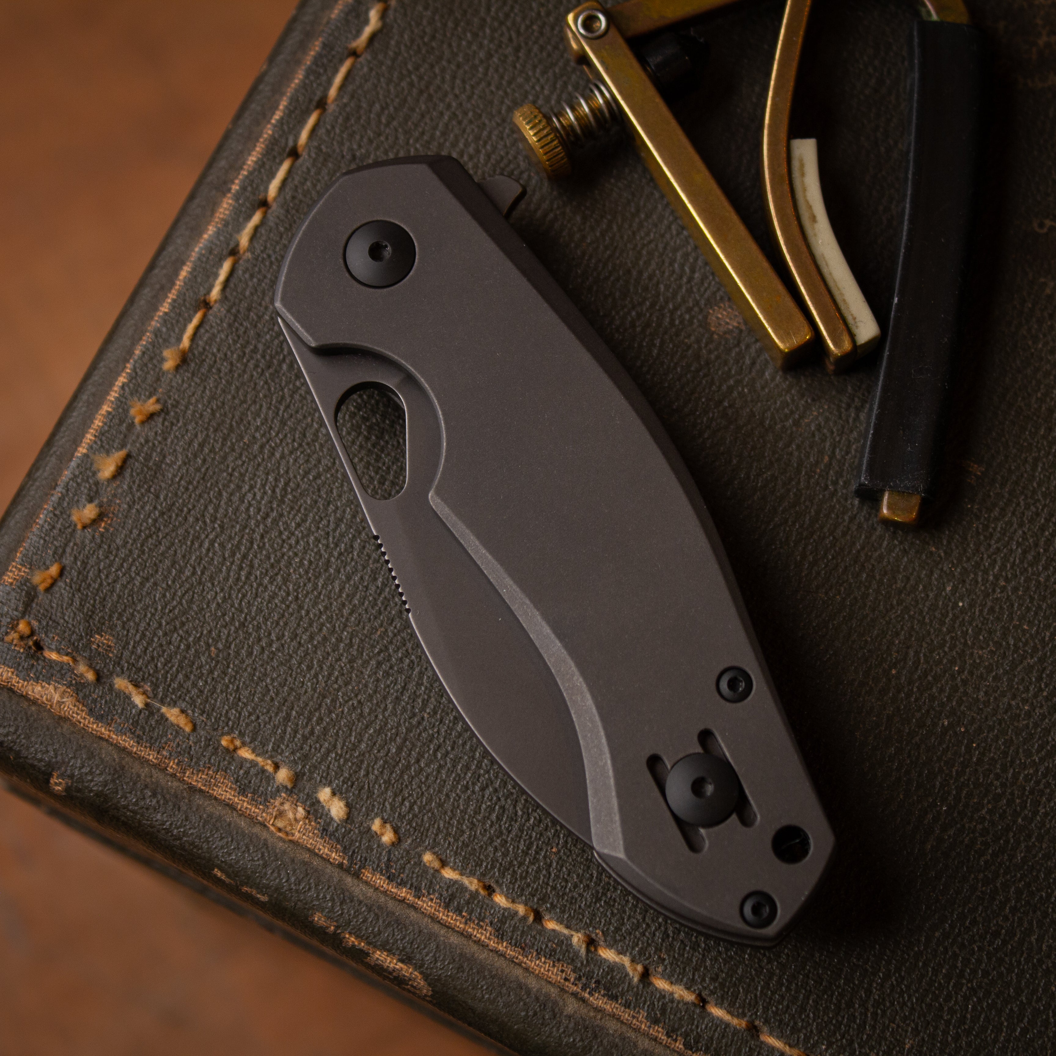 giantmouse-ace-biblio-fl-klappmesser-blackout-m390-titan image 4