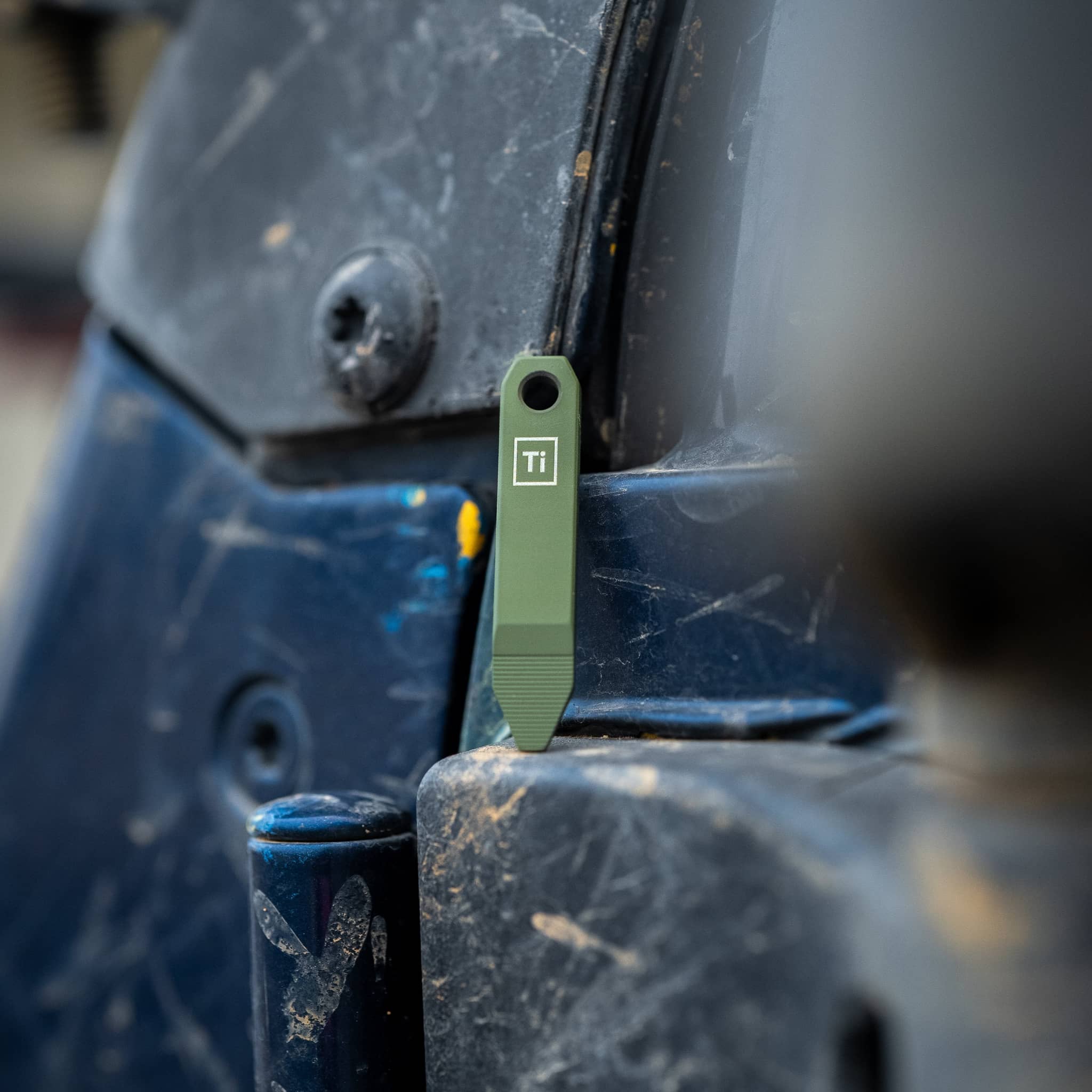 bigidesign-bolt-action-edc-pen-cerakote-gr-n-limited image 5