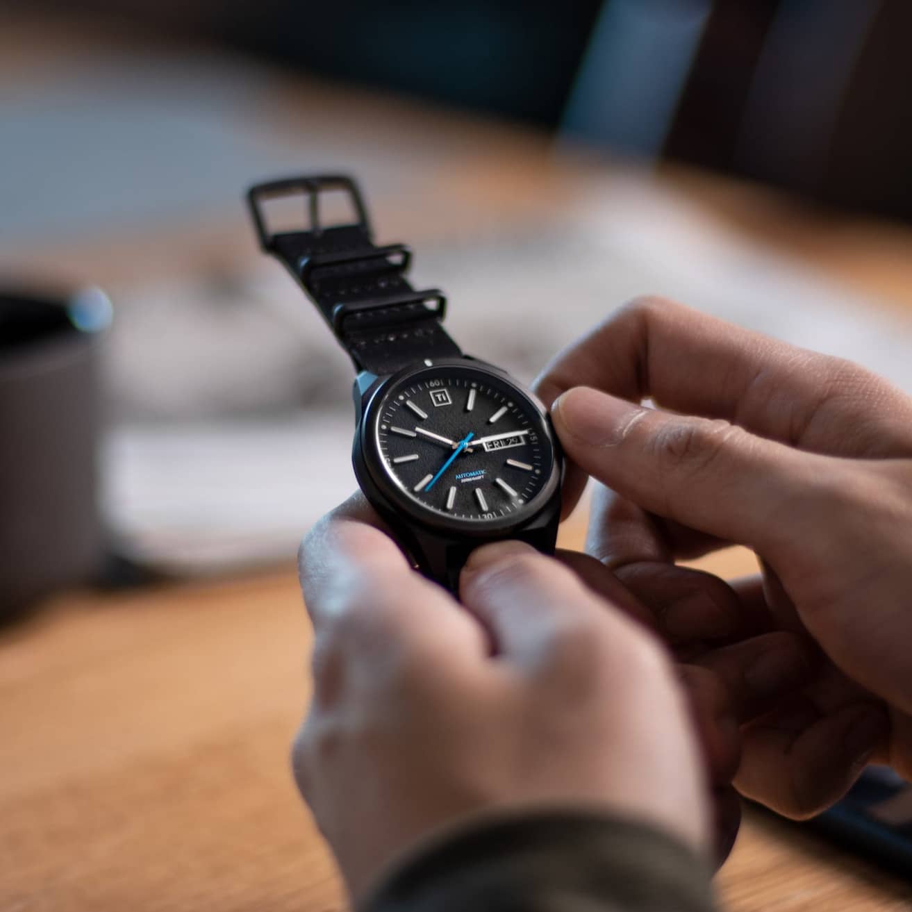 bigidesign-ti-field-watch-automatikuhr-schwarz-titan image 5