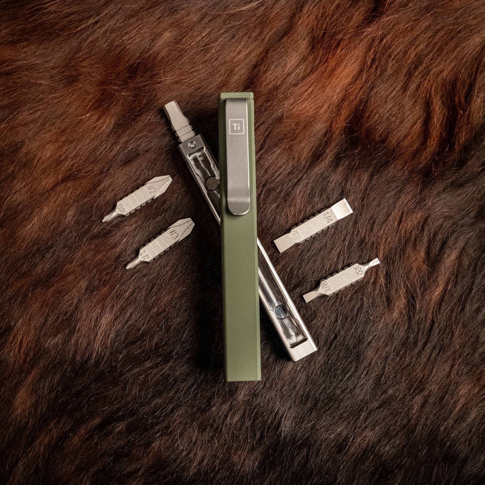 bigidesign-bolt-action-edc-pen-cerakote-gr-n-limited image 2