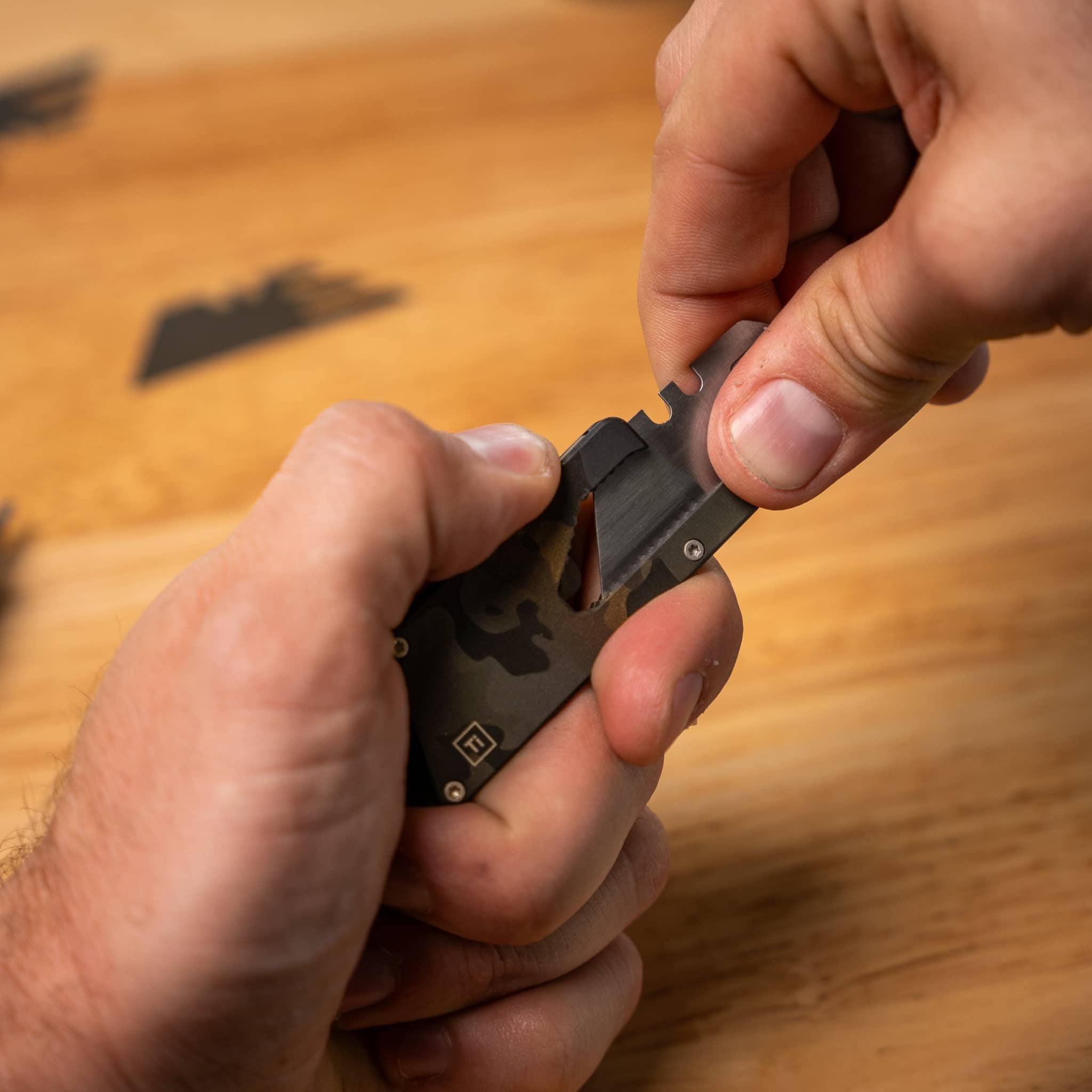 bigidesign-pens-bit-bar-inline-edc-tool-dark-camo-cerakote image 3
