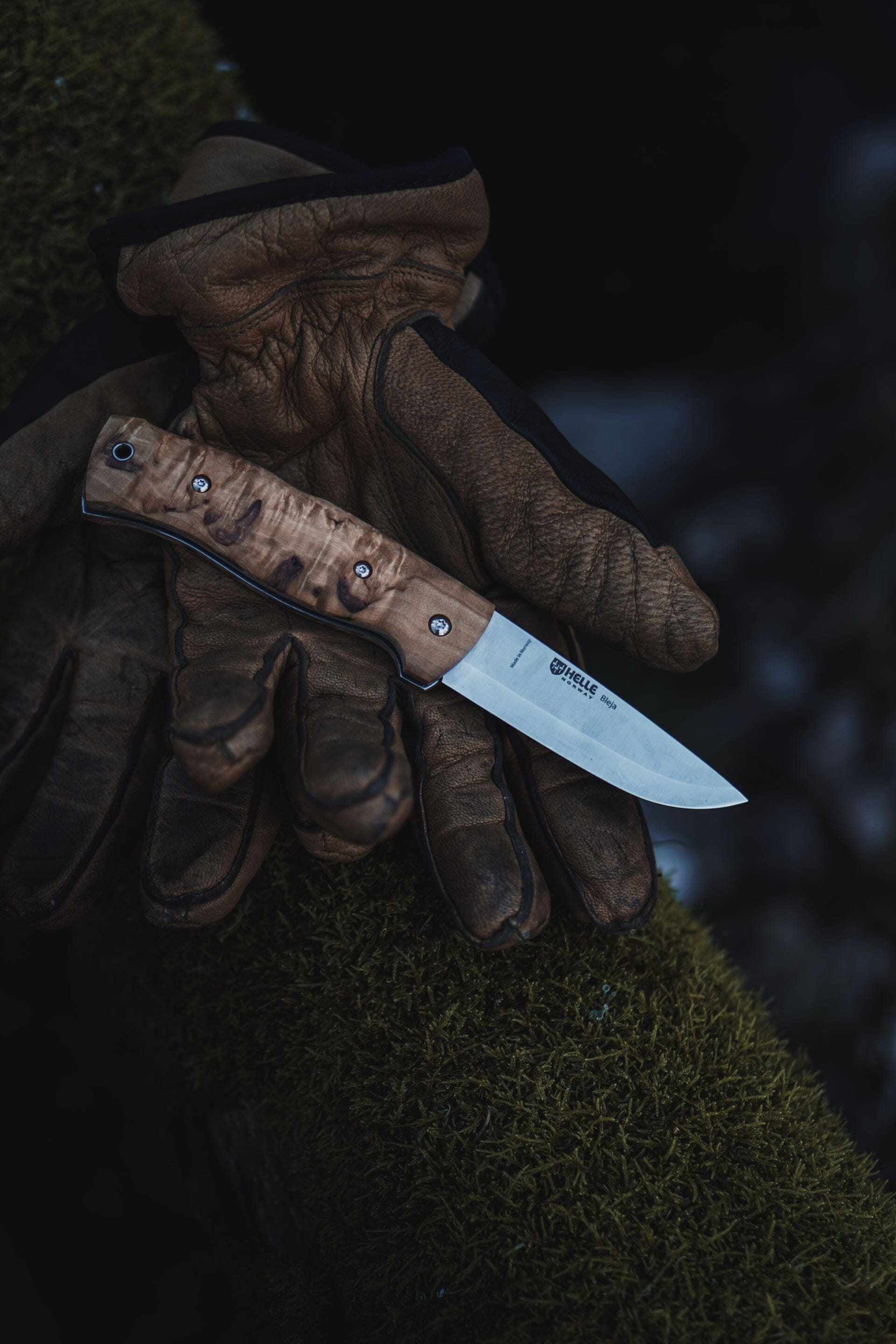 helle-bleja-klappmesser-maserbirke-lederscheide-85mm image 7