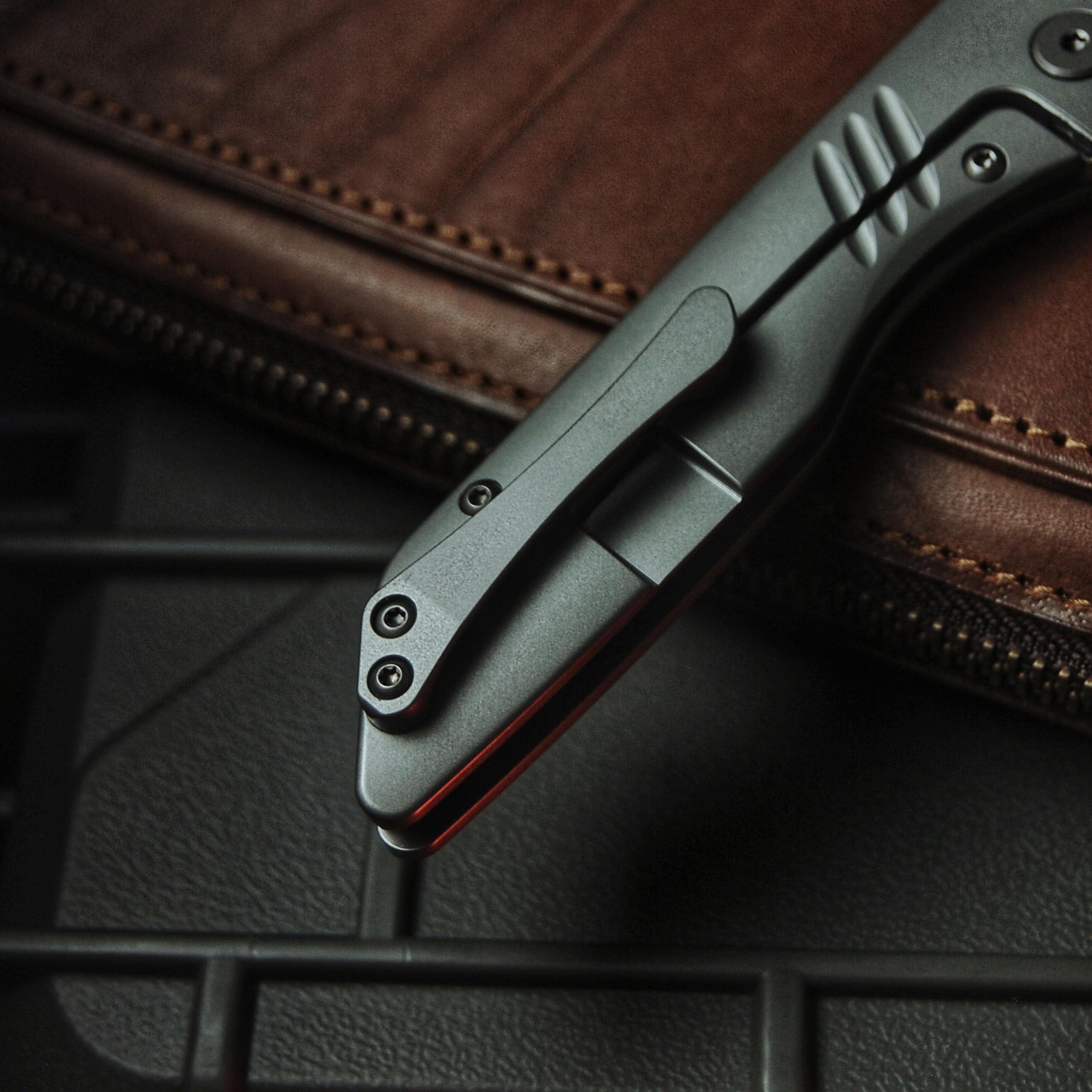 b-ker-plus-max-taschenmesser-titan-cpm-s-35vn-clip image 5