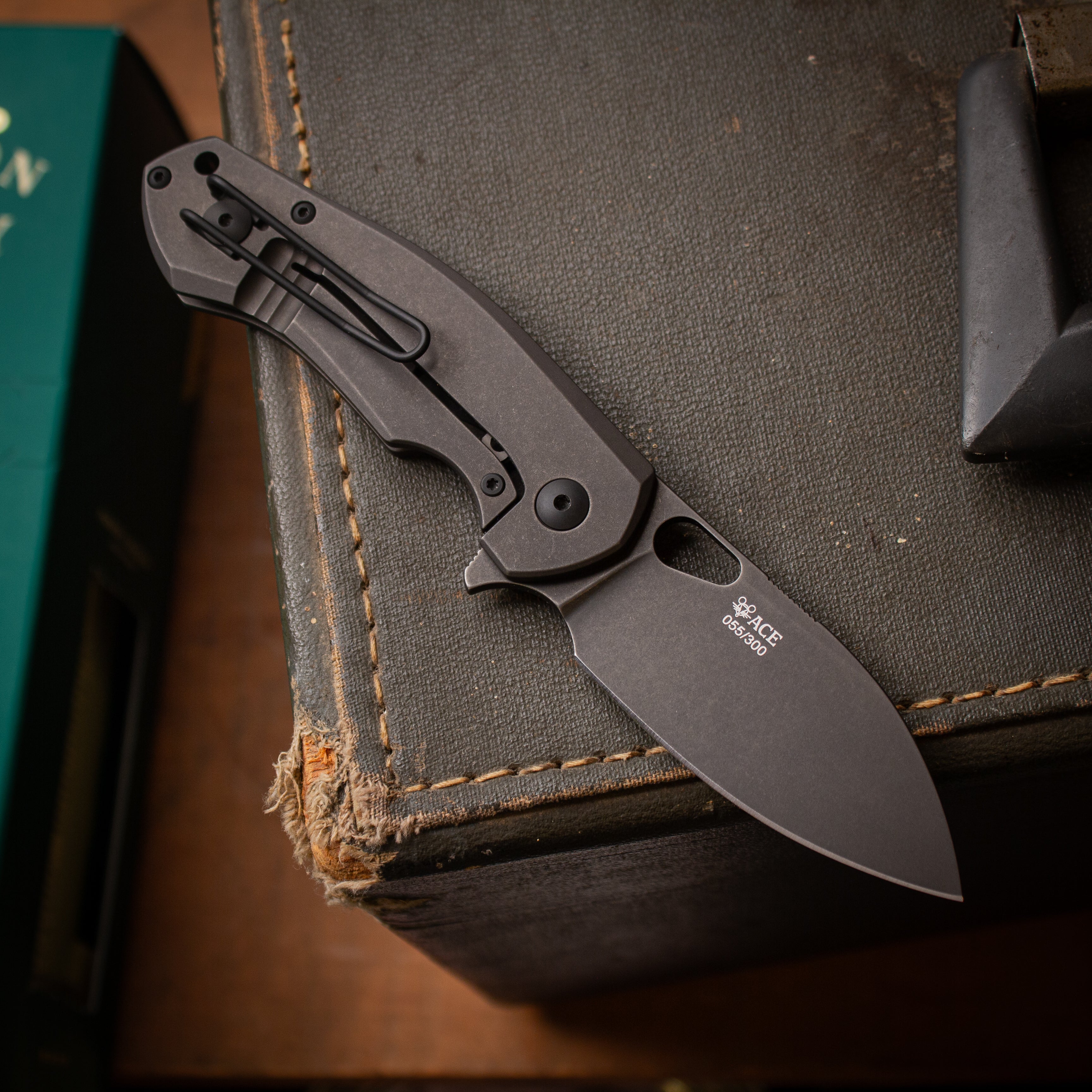 giantmouse-ace-biblio-fl-klappmesser-blackout-m390-titan image 2