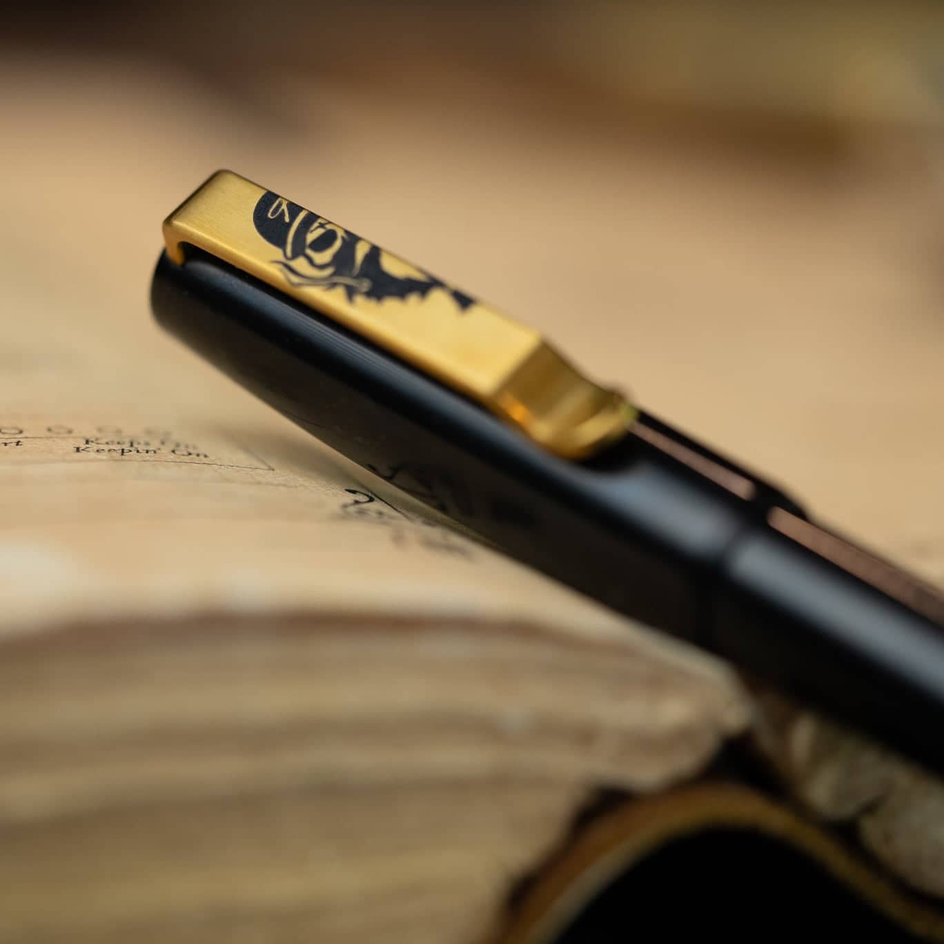 bigidesign-fountain-edc-f-ller-titan-schwarz-gold-ef image 3