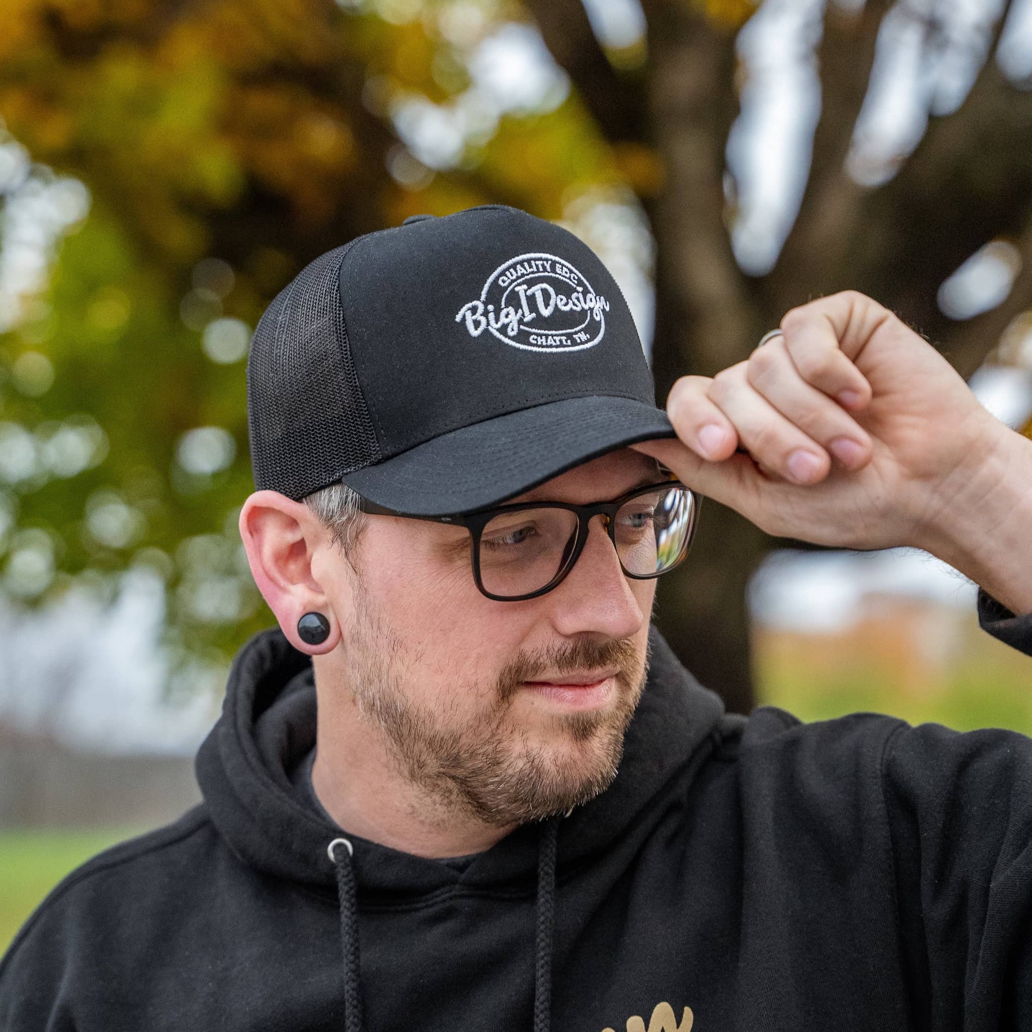 bigidesign-trucker-hat-snapback-cap-bestickt image 3