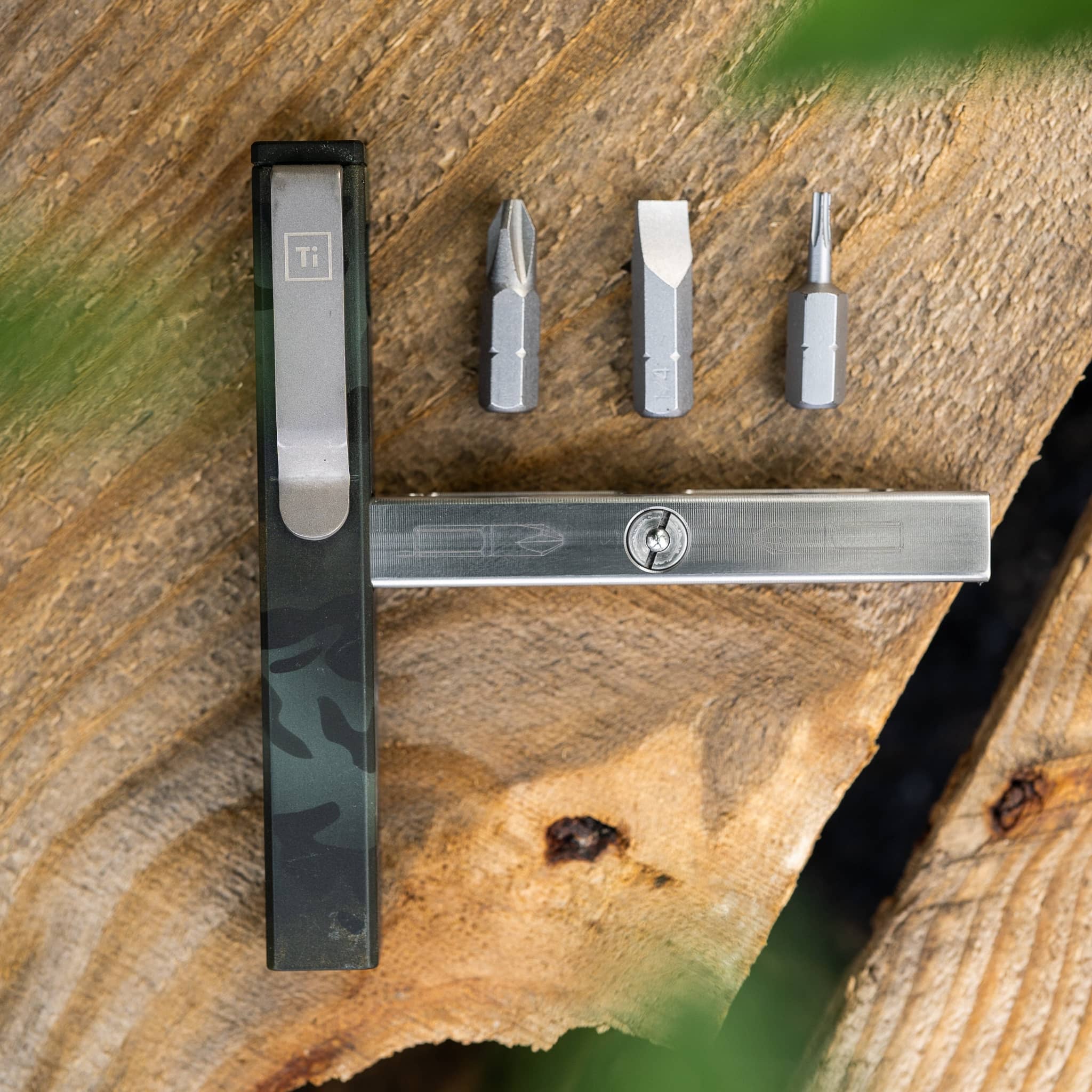 bigidesign-pens-bit-bar-inline-edc-tool-dark-camo-cerakote image 2